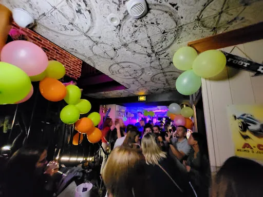 Dorian's Pub